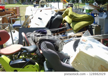 Bulky garbage collection 128982029