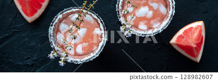Salty Dog cocktail with fresh grapefruit juice, lime juice, and thyme panorama Salty Dog cocktail with fresh grapefruit juice, lime juice, and thyme panorama 128982607