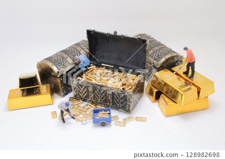 Open Treasure Chests Overflowing with Gold Bars Open Treasure Chests Overflowing with Gold Bars 128982698
