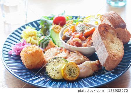 Chicken Lunch Plate 3 Chicken Lunch Plate 3 128982970