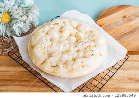 煎鍋烤佛卡夏麵包 128983549