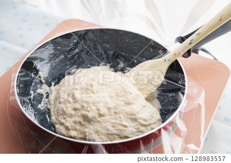 Cover and leave to ferment 128983557