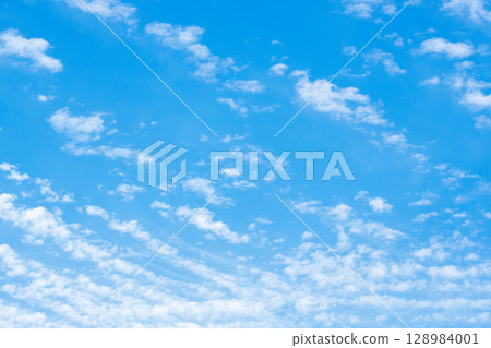 June sky: White clouds in the morning blue sky 39 June sky: White clouds in the morning blue sky 39 128984001