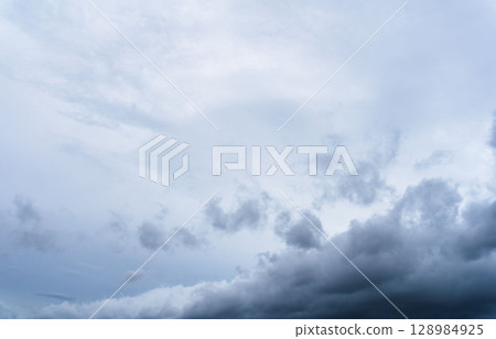 June sky: Cloudy morning sky and impressive clouds 31 128984925