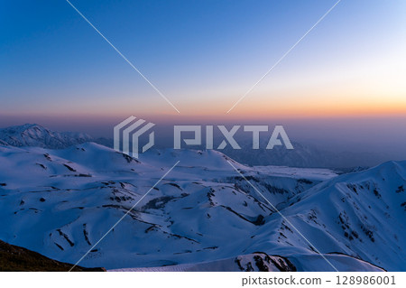 Murododaira, Jigokudani and Midagahara in the sunset (view from Tsurugi-Gozen) Climbing Mt. Tateyama and Mt. Betsuyama in the Northern Alps with remaining snow 128986001