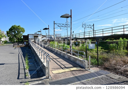 Ticket gates at Tamura Station (Hokuriku Main Line) 128986094