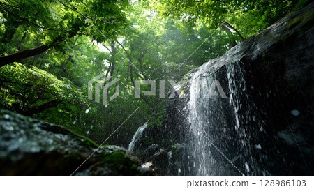 尋找負離子、療癒和清涼的能量景點 尋找負離子、療癒和清涼的能量景點 128986103