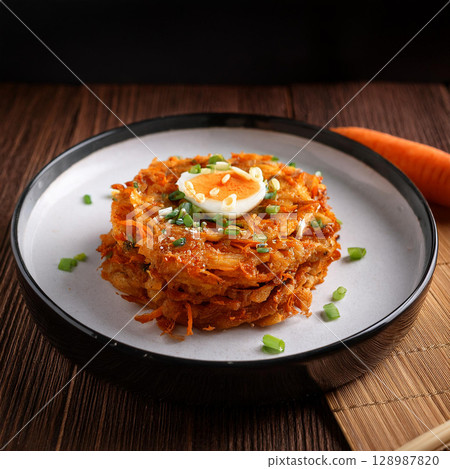 Delicious Fried Carrot Cake with Eggs 128987820