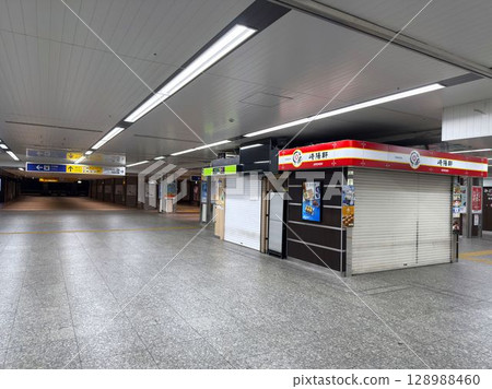 An empty Yokohama Station 128988460