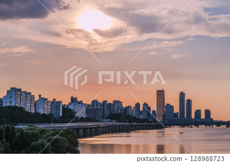 Yeouido, the financial district of Seoul, Korea, and the surrounding city scenery taken during the summer sunset 128988723