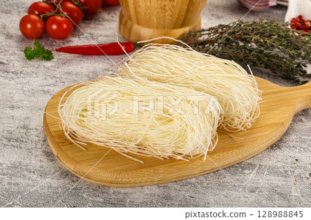 Dry Raw rice noodles Funchosa 128988845