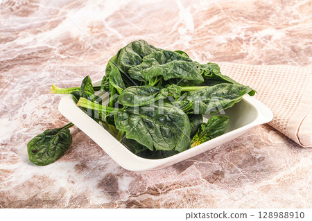 Fresh green spinach leaves heap 128988910