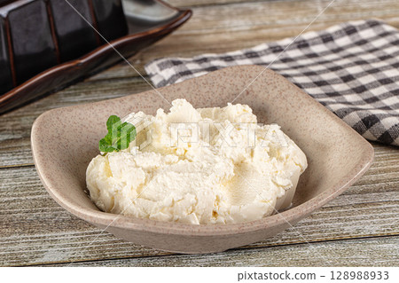 Ricotta cottage chese for breakfast 128988933