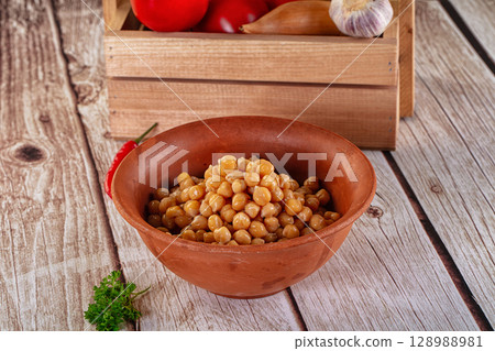 Boiled chickpea beans in the bowl 128988981