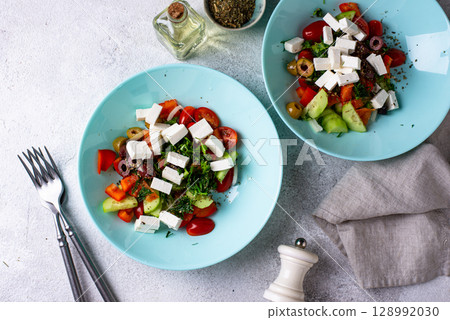 Greek salad with vegetables, olives and feta cheese 128992030