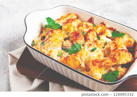 baked cauliflower, in cream sauce, with cheese and spices, homemade, no people, baked cauliflower, in cream sauce, with cheese and spices, homemade, no people, 128995332
