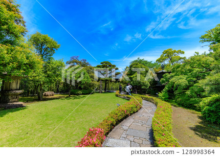 東京港區南青山根津美術館花園,綠樹成蔭,景色宜人 東京港區南青山根津美術館花園,綠樹成蔭,景色宜人 128998364