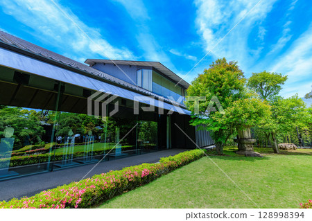 Tokyo Minato-ku Minamiaoyama Nezu Museum garden with beautiful fresh greenery 128998394