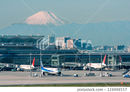 View of Haneda Airport and Mt. Fuji View of Haneda Airport and Mt. Fuji 128998557