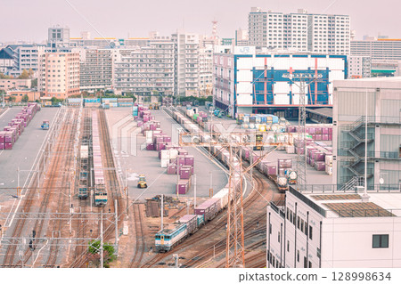 Freight terminal: Electric locomotive EF65 stopping at Sumidagawa Station 128998634