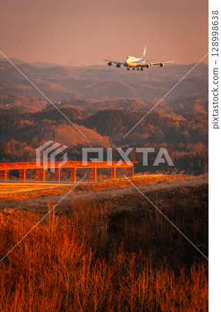 一架B747大型客機降落在福島機場 128998638