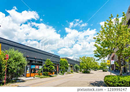 JR長町站東口、明日長町一丁目北、飲食店街、行道樹、明日長町運動公園 128999247