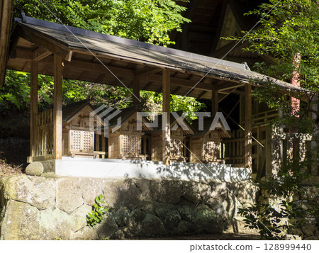 神社旁排列著小神社 128999440
