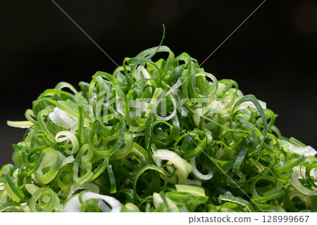 Close-up of lots of fresh chopped green onions 128999667