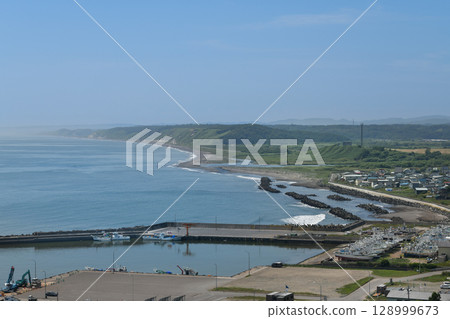Fishing port seen from the hill 128999673