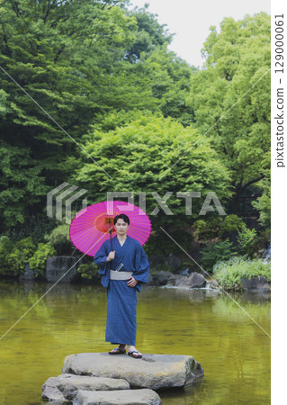 Men and women on a date in yukata Men and women on a date in yukata 129000061