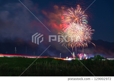 A seasonal sight in the summer, fireworks shining in the night sky (Ayu Festival Fireworks Display, Kosa Town) A seasonal sight in the summer, fireworks shining in the night sky (Ayu Festival Fireworks Display, Kosa Town) 129002972