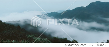 展現自然雄偉壯麗的背景 129003642