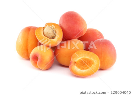 Fresh Apricots Displayed on White Background with Juicy Halves 129004040