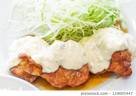 A hearty and juicy chicken nanban marinated in a special sauce (Ebino Parking Area, Kyushu Expressway) 129005447