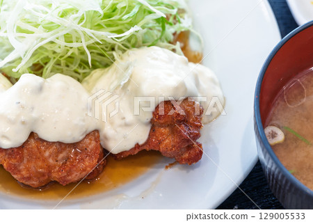 A hearty and juicy chicken nanban marinated in a special sauce (Ebino Parking Area, Kyushu Expressway) 129005533