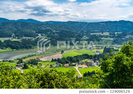 <Niigata Prefecture> Rural landscape under the summer sky 129006529