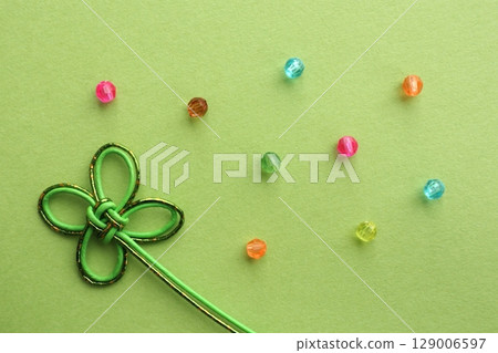 Background material using clover mizuhiki decorations and beads. Background color: yellow-green 129006597