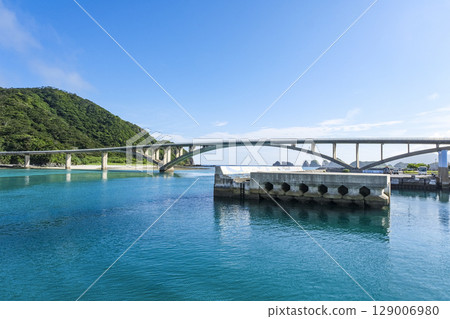 從抵達阿嘉港的船上看到的阿嘉橋 129006980