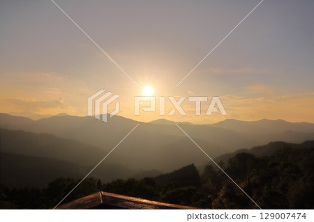 Sunset sky, sunset, clouds, mountains, fence Sunset sky, sunset, clouds, mountains, fence 129007474