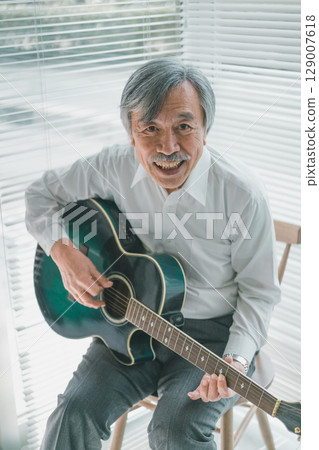 年長 吉他 練習 129007618