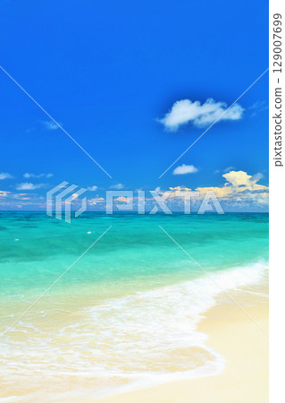 沖繩宮古島 夏日藍天與大海 129007699