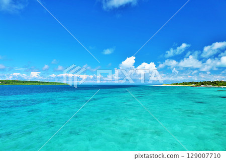 Okinawa Miyakojima blue sky and sea Okinawa Miyakojima blue sky and sea 129007710