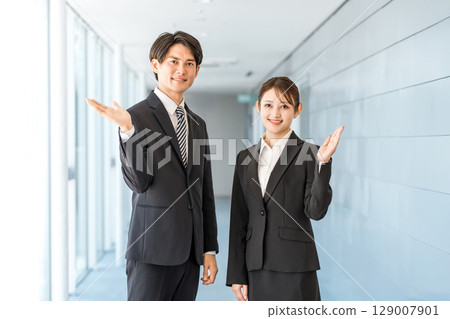Young Asian businessmen and women in suits making recommendations, introductions, guidance, and suggestions Young Asian businessmen and women in suits making recommendations, introductions, guidance, and suggestions 129007901