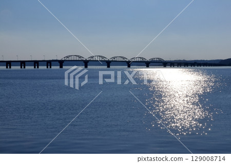 Romantic Ibaraki (Kitaura Bridge spanning the silvery shore of the lake. Japan's second bridge spanning a freshwater lake.) Connecting Namegata City and Kashima City 129008714