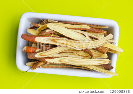 Liquorice root herbs, herbal slices Liquorice root herbs, herbal slices 129008888