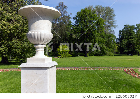 Elegant Marble Vase in a Serene Sunny Park Setting 129009027