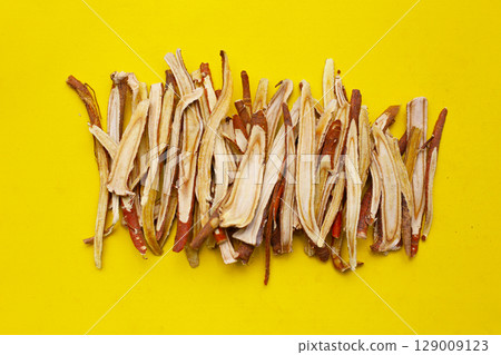 Liquorice root herbs, herbal slices Liquorice root herbs, herbal slices 129009123