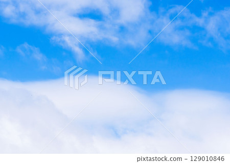 雨後晴朗的藍天和白雲 83 129010846