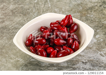 Ripe sweet juicy digberry cornel Ripe sweet juicy digberry cornel 129011154