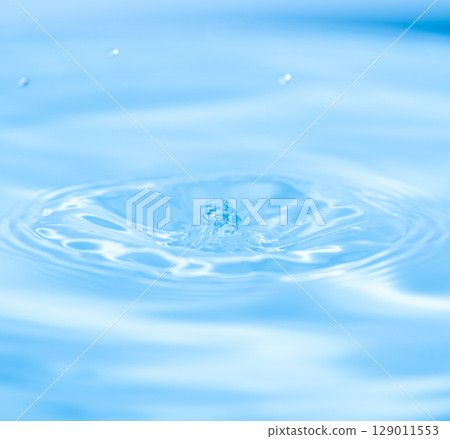 水濺動作鏡頭 129011553